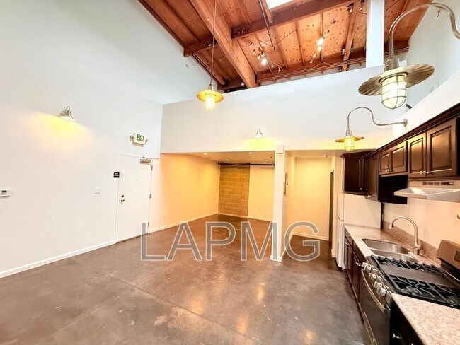 Foto del edificio - 1734 N Main St