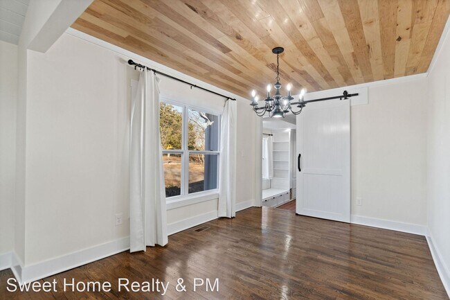 Building Photo - 3 br, 2 bath House - 3612 Rossview Rd
