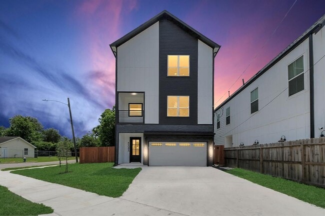 Building Photo - 1115 Amboy St