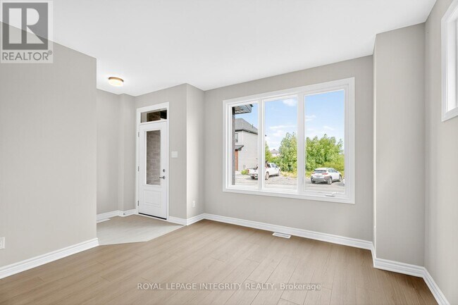 Building Photo - 335 Les Emmerson Dr