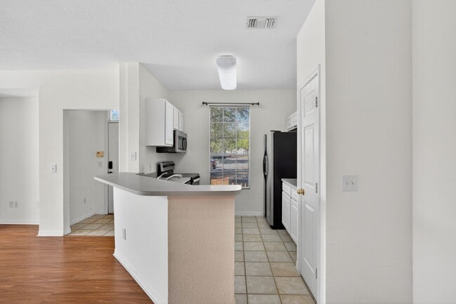 Building Photo - 13703 Richmond Park Dr N