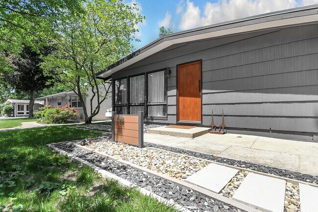 Building Photo - 268 E Clearview Ave
