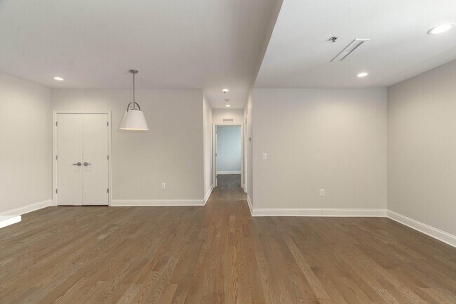Building Photo - 525 W Lafayette Blvd
