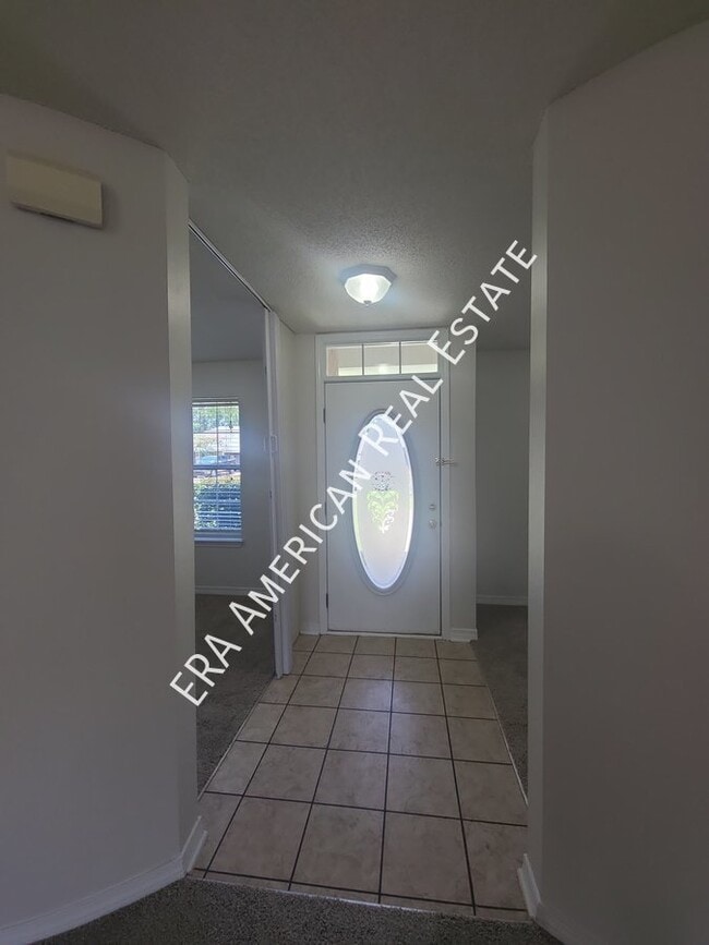 Building Photo - Bonus Room!