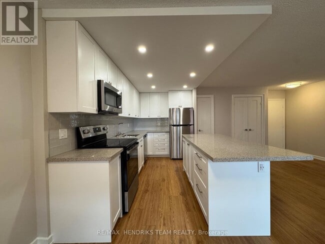 Building Photo - 610 Lake St