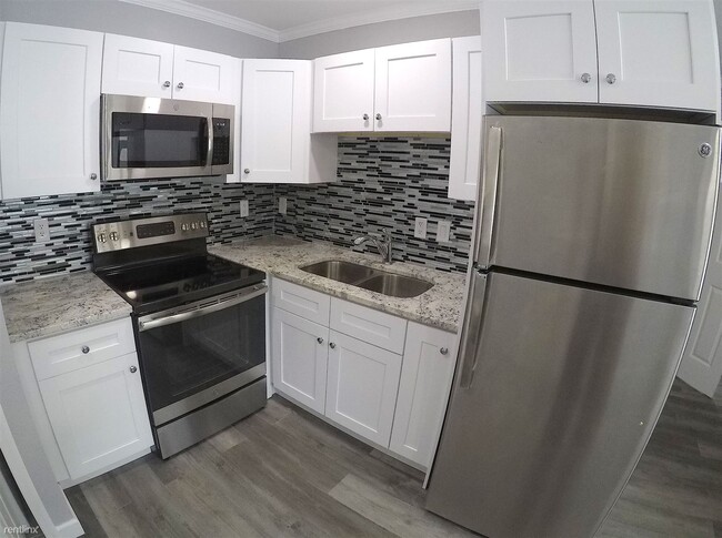 Building Photo - 1 br, 1 bath  - 320 W Waters Ave Ste B