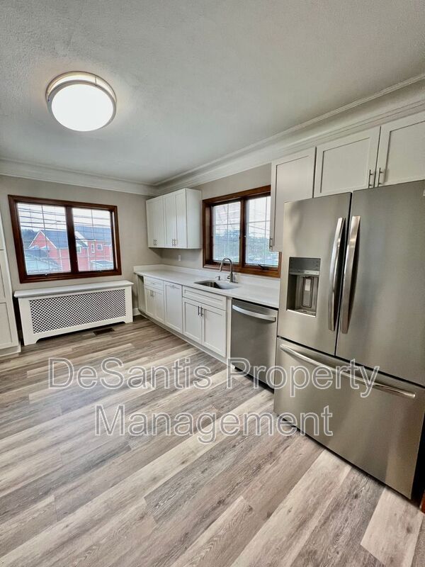 Foto del edificio - 4499 Mt Royal Blvd