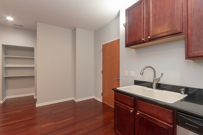 Foto del edificio - 2451 W Howard St
