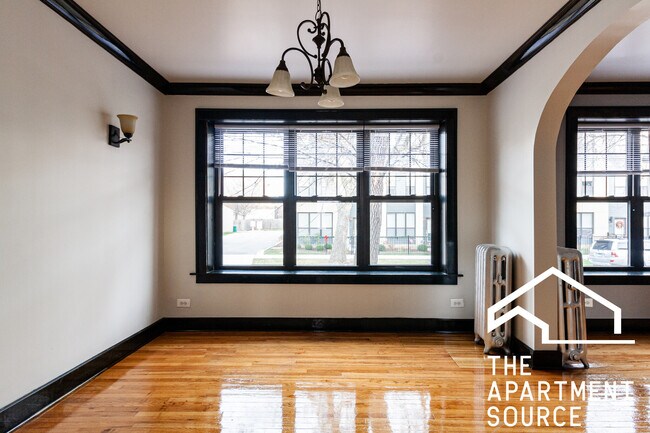 Building Photo - 3124 N Karlov Ave
