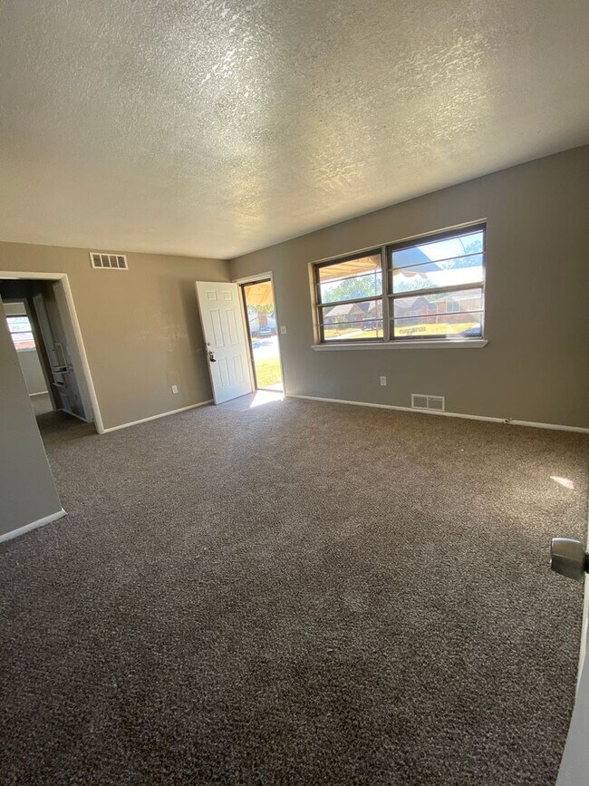 Building Photo - Get more in Moore, Oklahoma!