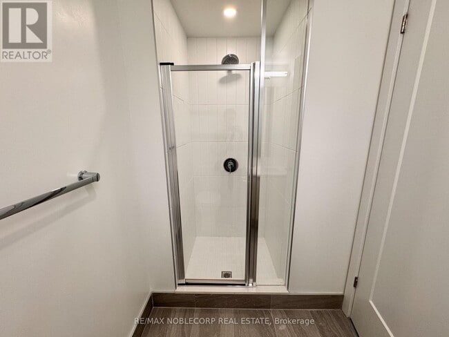 Building Photo - 801 The Queensway