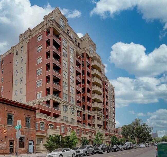 Building Photo - 1950 N Logan St