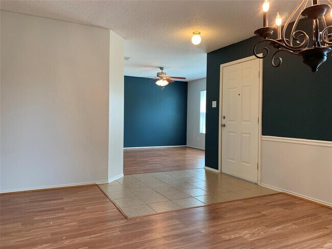 Building Photo - 1701 Cliffbrook Dr