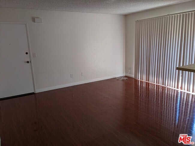 Foto del edificio - 16881 Hoskins Lane