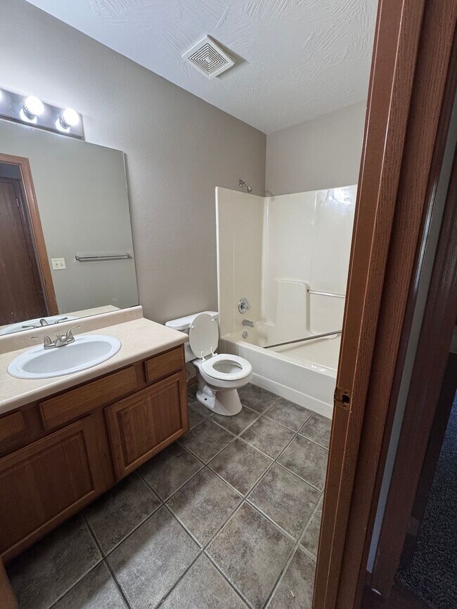 Foto del edificio - 3 Bed 2 Bath 2 car Home for rent in Republ...