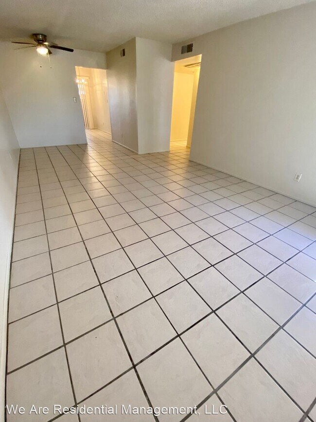 Building Photo - 2 br, 1 bath House - 4140 N. 104th Dr. Uni...