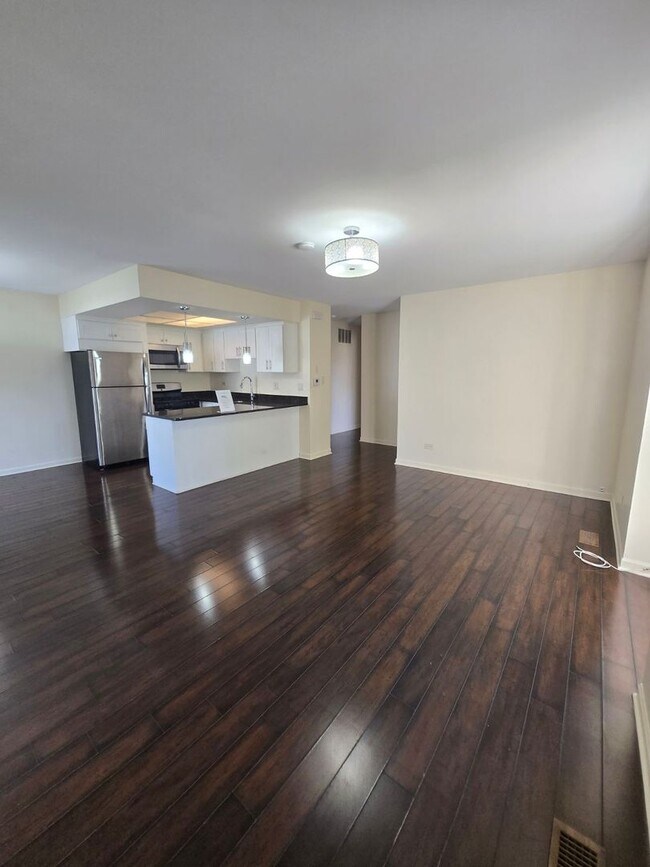 Building Photo - 2120 N Ginger Creek Cir