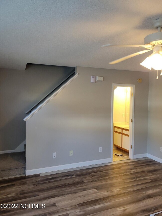 Building Photo - 32 Pirates Cove Dr