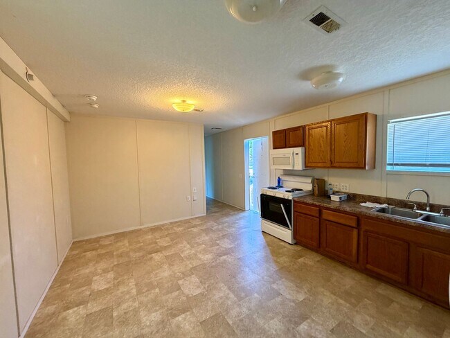 Foto del edificio - 3 bedroom 2 bath