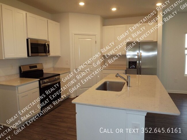 Foto del edificio - 4706 SW 83rd Lp