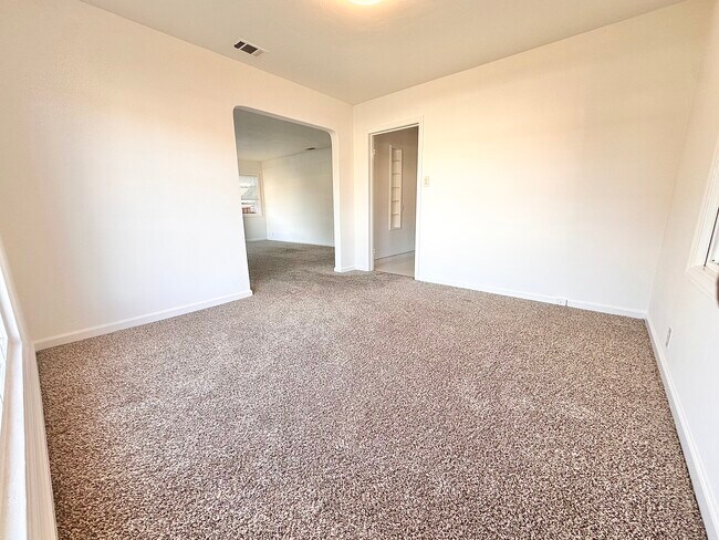 Foto del edificio - 82 E Rosemary Ln