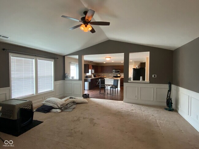 Foto del edificio - 6750 Woodcrest Dr
