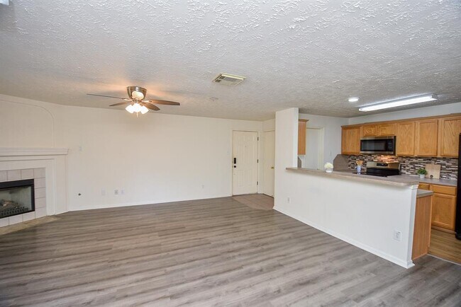 Building Photo - 8051 Bay Branch Dr