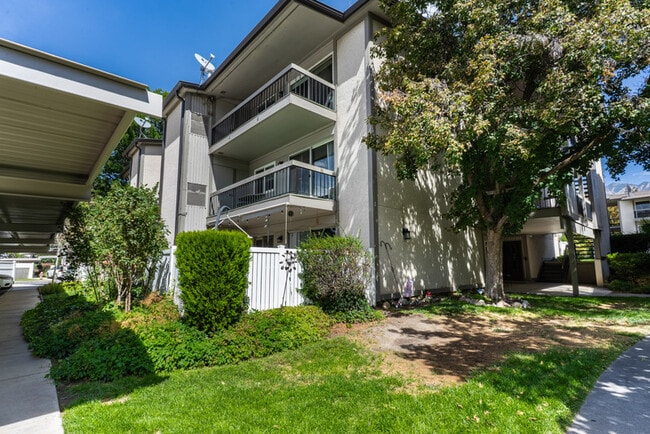 Building Photo - 5761 S Waterbury Cir