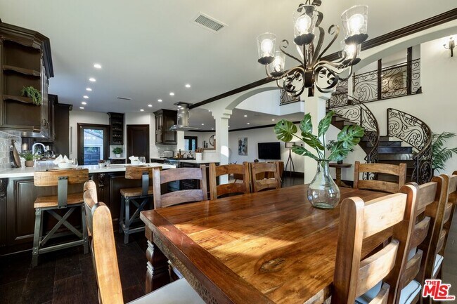 Foto del edificio - 5512 Carpenter Ave