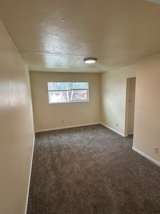 Building Photo - 956 Apgar St