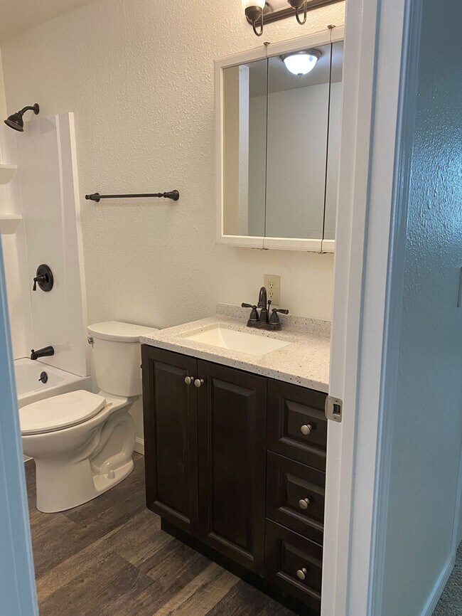 Foto del edificio - 4025 Delta Dr