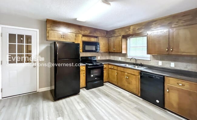 Building Photo - 107 Laferry Ln