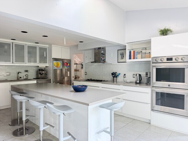 Foto del edificio - 6348 12th St N