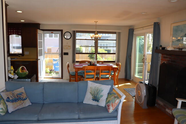 Building Photo - 14 Leeway Dr