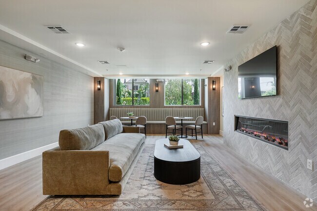 Building Photo - Paseo Living