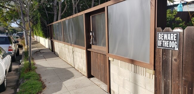 Building Photo - 939 Palms Blvd