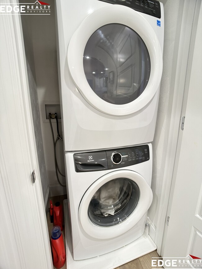 Building Photo - 205 E St