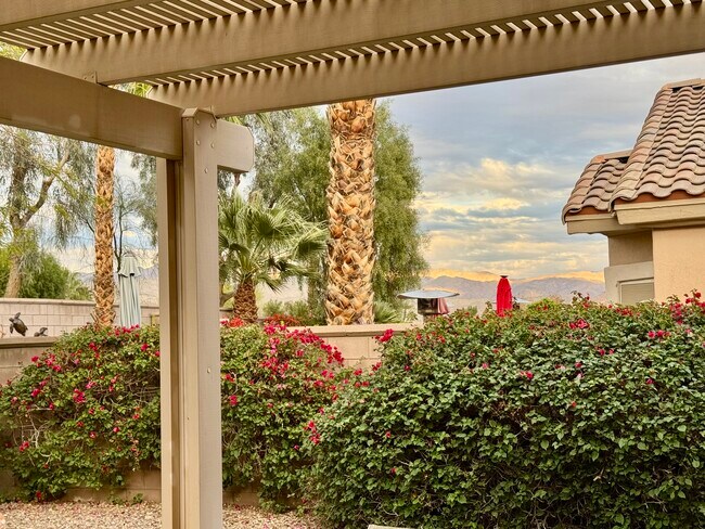 PATIO CUBIERTO - 78686 Hampshire Ave