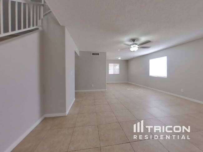 Building Photo - 8602 W Sells Dr
