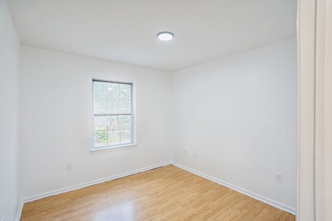 Building Photo - 230 2nd St