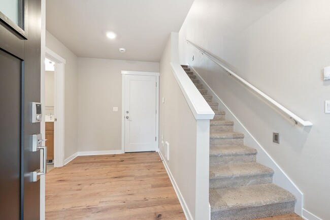 Foto del edificio - 4 Bed | 3.5 Bathroom | 1800 Sq Ft | $3,650