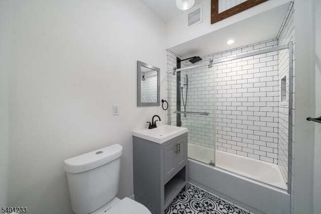 Building Photo - 9 Kling St