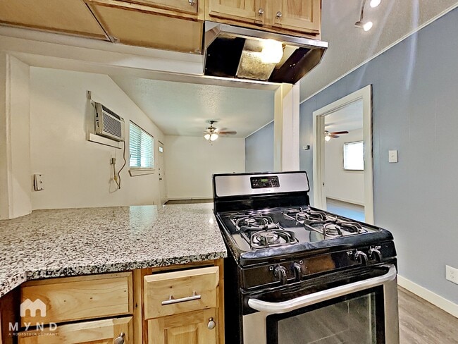 Building Photo - 1604 Parker Ln