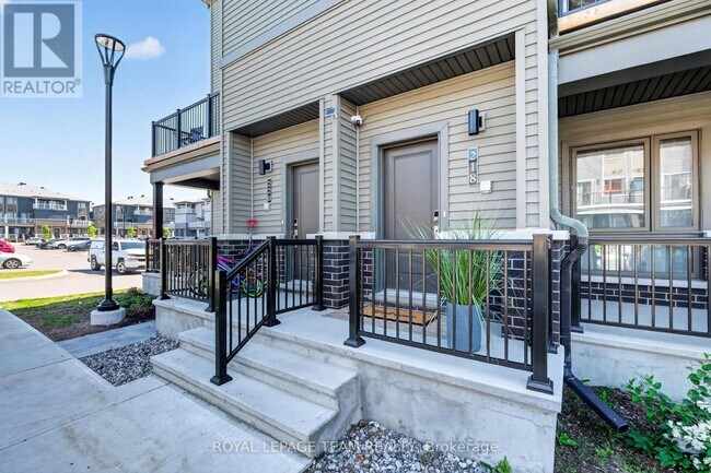 Building Photo - 218 Parnian Private