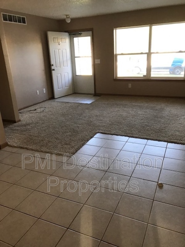 85608580 Kill Creek Rd, De Soto, KS 66018 Condo for Rent in De Soto