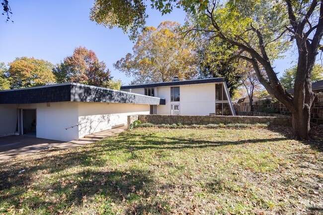 Building Photo - 109 N 10th St