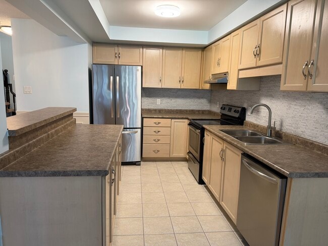 Building Photo - 32 Elderberry Av