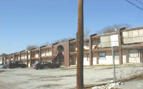 Building Photo - Andrew's Apartments