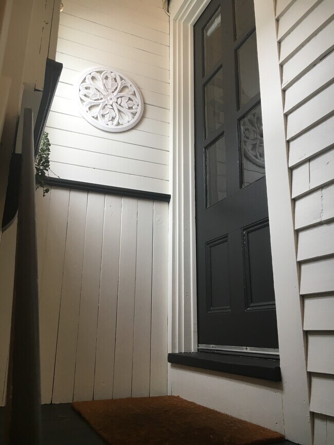 Building Photo - 44 Howie St