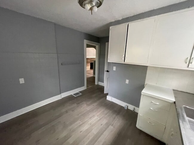 Building Photo - SECTION 8 and EDEN Accepted!!! Newly Renov...